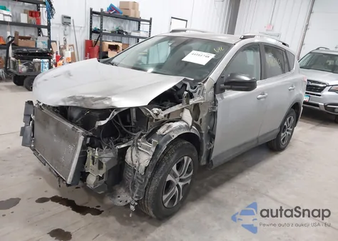 2017 Toyota Rav4 Le z USA, uszkodzony, nr VIN 2T3BFREV1HW577823